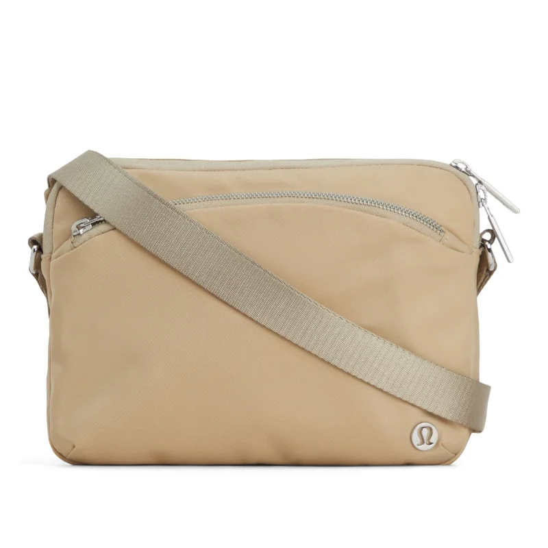 Women's bags with top zipper and sleek silhouette for modern, on-the-go style-City Adventurer Crossbody Bag 2.5L - Resale