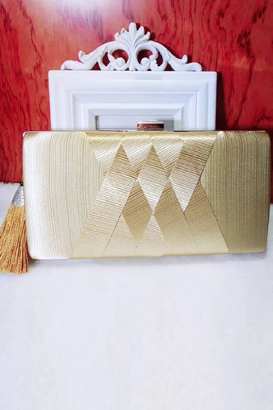 Fashion-forward women's bags with metallic finishes and sleek, modern design-Golden Glitter Evening Clutch Bag With Tassel