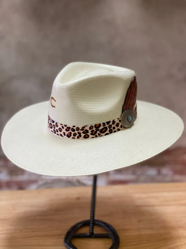 Classic cap with curved bill silhouette -Charlie 1 Horse Heatseeker Straw Hat